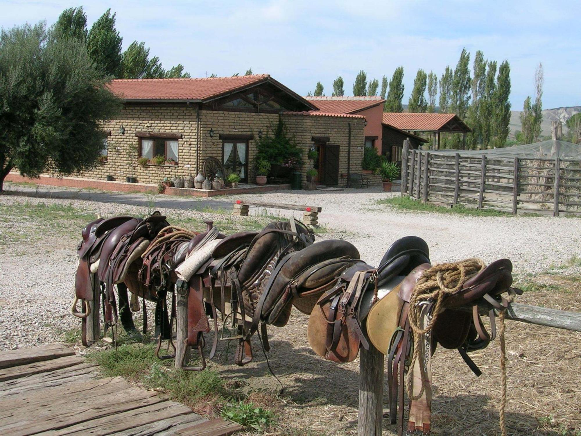 Casale Farnesiana B&B Тарквиния Экстерьер фото